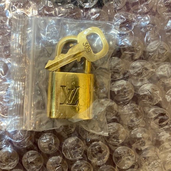 Louis Vuitton Authentic Lock & Key # 309 - Picture 1 of 3